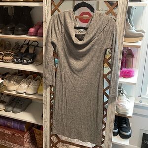 Fitted t-shirt material dress.